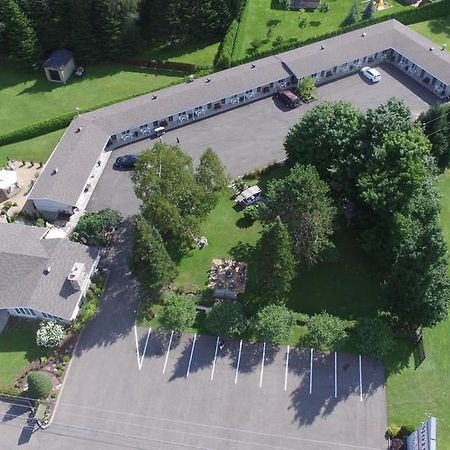 Motel La Cheminee Сен-Жером Экстерьер фото
